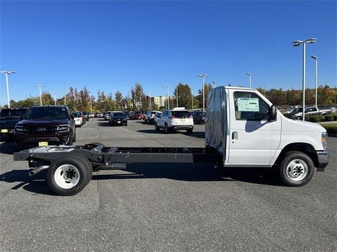 New 2024 Ford E-450 and Econoline 450 Super Duty w/ Power Windows & Locks Group image 16