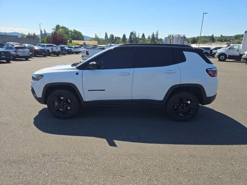 Used 2023 Jeep Compass Trailhawk w/ Trailhawk Convenience Group AWD/4WD image 2