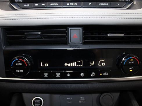 Used 2023 Nissan Rogue SV FWD image 27