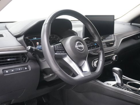 Used 2024 Nissan Altima 2.5 SV w/ SV Premium Package FWD image 10