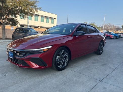 Certified 2025 Hyundai Elantra Sport image 7