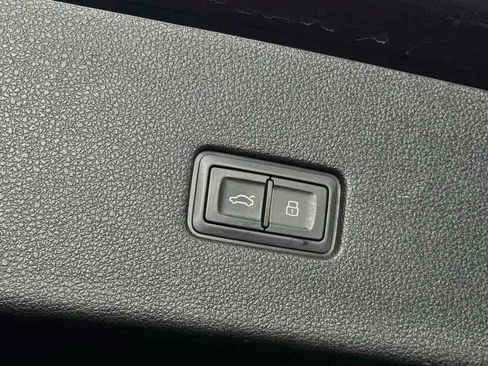 Used 2019 Audi Q8 Premium Plus w/ Premium Plus AWD/4WD image 37