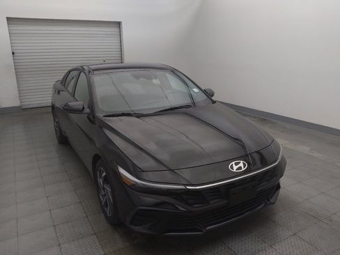 Used 2025 Hyundai Elantra Sport FWD image 14