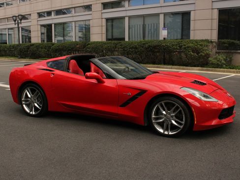 Used 2018 Chevrolet Corvette Stingray Coupe w/ Battery Protection Package image 2