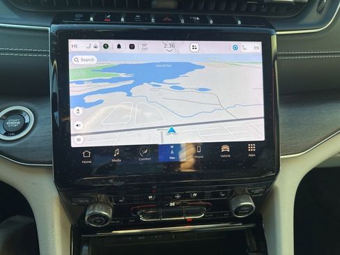 Used 2022 Jeep Grand Cherokee Overland image 13