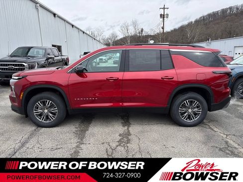 New 2026 Chevrolet Traverse LT w/ Driver Confidence Package AWD/4WD image 2
