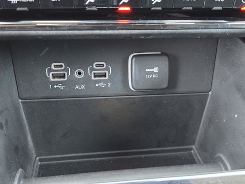 Used 2023 Jeep Grand Cherokee Laredo RWD image 12