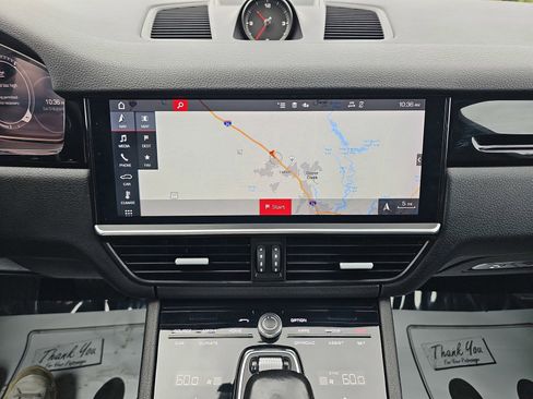 Used 2020 Porsche Cayenne AWD/4WD image 24