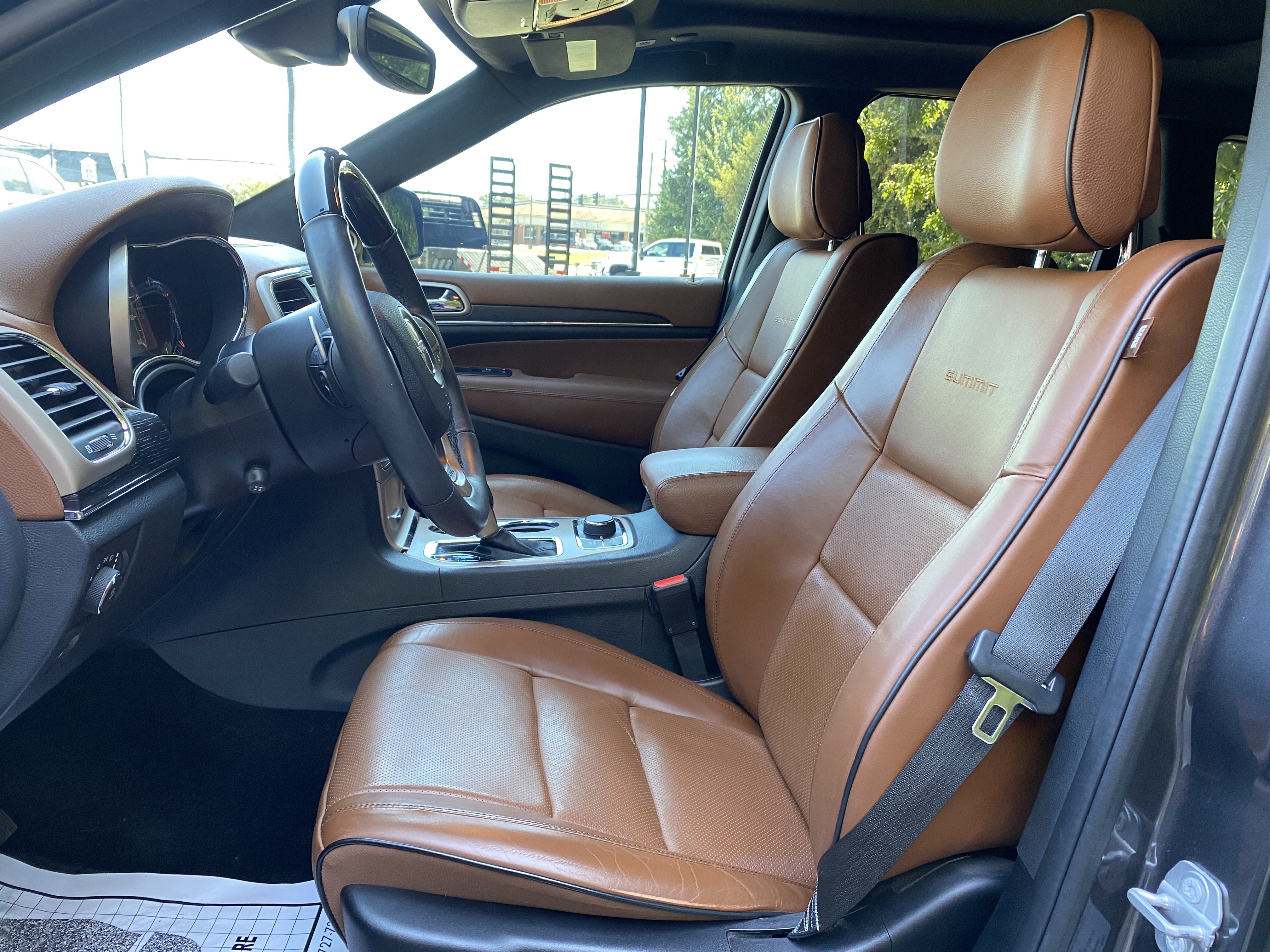 Used 2017 Jeep Grand Cherokee Summit AWD/4WD image 15