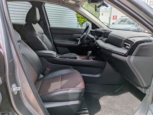 Used 2025 Nissan Kicks SR AWD/4WD image 32