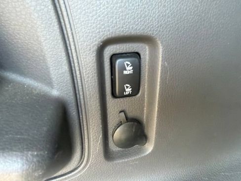 Used 2013 Ford Edge SEL FWD image 11