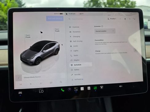 Used 2025 Tesla Model Y Long Range AWD/4WD image 52
