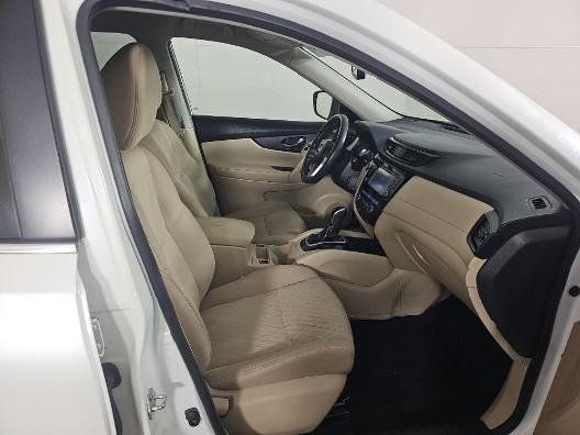 Used 2017 Nissan Rogue SV w/ SV Premium Package AWD/4WD image 8