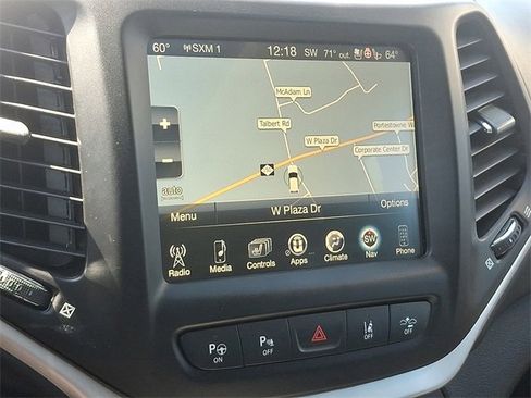 Used 2017 Jeep Cherokee Overland w/ Technology Group image 19