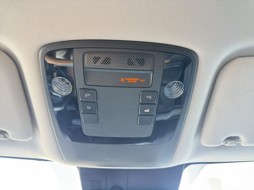 Used 2023 Kia Carnival LX FWD image 15
