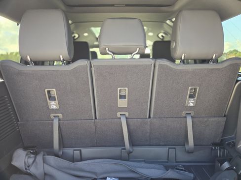 New 2026 Land Rover Defender 130 X-Dynamic SE image 12