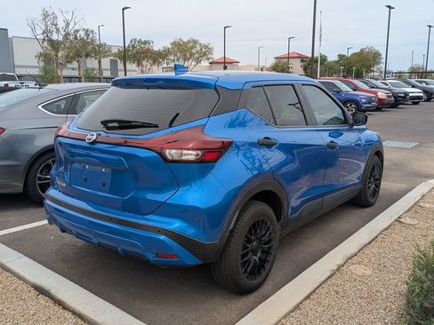 Used 2021 Nissan Kicks S FWD image 2