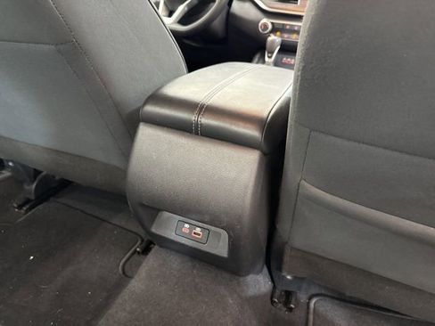 Used 2025 Nissan Altima 2.5 SV FWD image 12