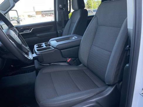 Used 2025 Chevrolet Silverado 2500 LT w/ Convenience Package AWD/4WD image 11