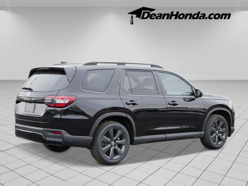 New 2026 Honda Pilot Sport image 5