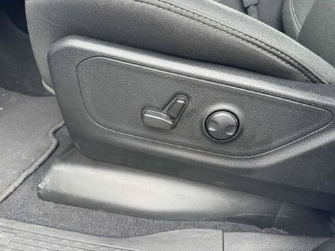 Used 2025 RAM 1500 Big Horn AWD/4WD image 10