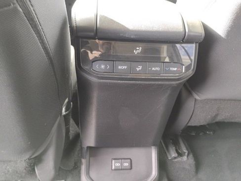 Used 2022 Toyota Highlander LE image 14