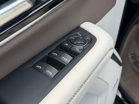 Used 2025 GMC Yukon Denali w/ Advanced Technology Package RWD image 19