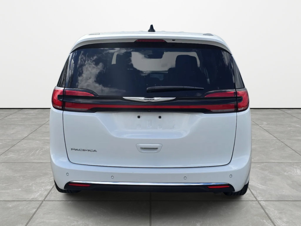 Used 2024 Chrysler Pacifica Touring-L FWD image 5