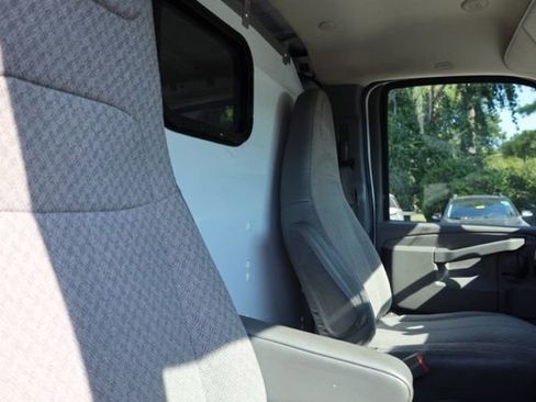 Used 2018 Chevrolet Express 2500 image 26