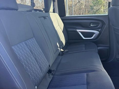 Used 2017 Nissan Titan SV image 32