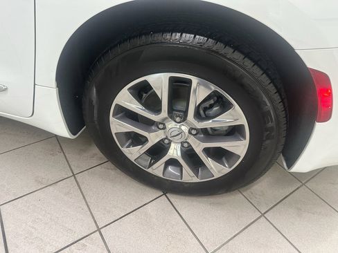 Used 2025 Chrysler Pacifica Pinnacle FWD image 16