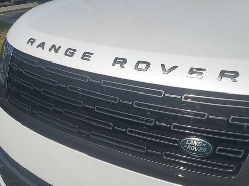Used 2023 Land Rover Range Rover SE image 10