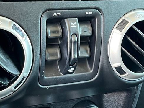 Used 2017 Jeep Wrangler Unlimited Rubicon w/ Cold Weather Group AWD/4WD image 25