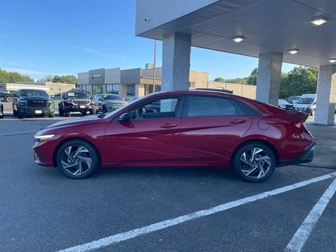 Used 2025 Hyundai Elantra Sport FWD image 8
