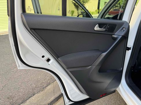 Used 2017 Volkswagen Tiguan Limited w/ Premium Package FWD image 56