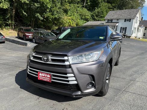 Used 2019 Toyota Highlander LE image 1