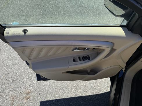 Used 2017 Ford Taurus SEL w/ Equipment Group 201A image 21