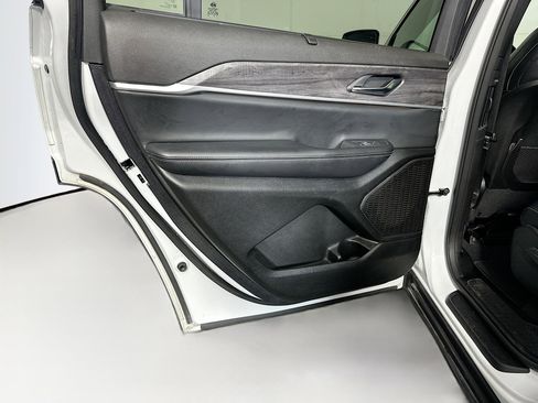 Used 2024 Jeep Grand Cherokee L Limited w/ Luxury Tech Group II image 28