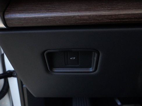 Used 2025 Land Rover Range Rover SE AWD/4WD image 41