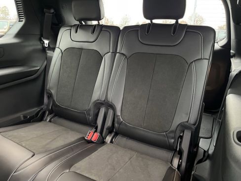 New 2025 Jeep Grand Cherokee L Altitude image 38