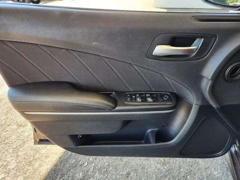 Used 2017 Dodge Charger SXT RWD image 10