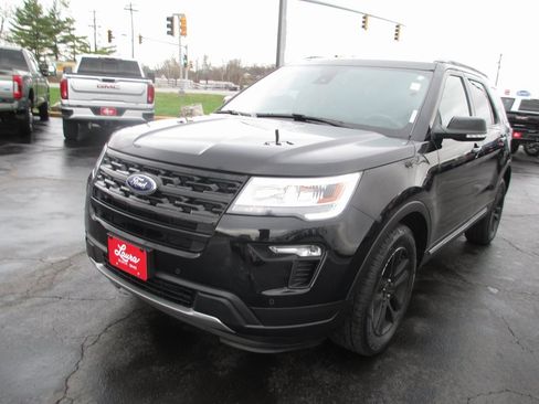Used 2018 Ford Explorer XLT w/ Equipment Group 202A image 10
