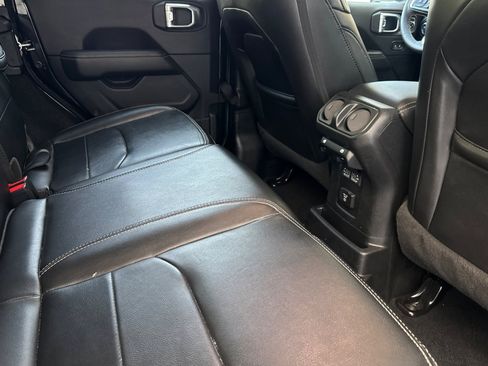 Used 2023 Jeep Wrangler Unlimited Sahara AWD/4WD image 34