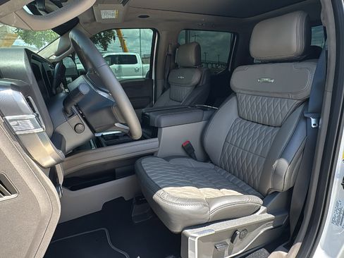 Used 2026 Ford F250 Platinum w/ Platinum Plus Package AWD/4WD image 14