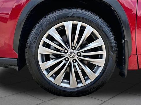 Used 2021 Toyota Highlander Platinum AWD/4WD image 11
