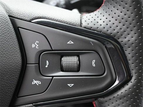 Certified 2025 Chevrolet Trax RS w/ Sunroof Package image 19