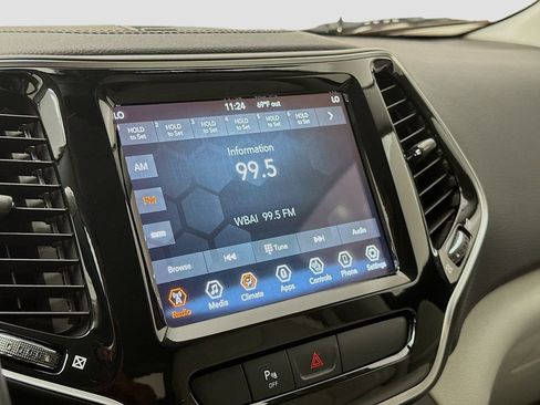 Used 2019 Jeep Cherokee Limited AWD/4WD image 17