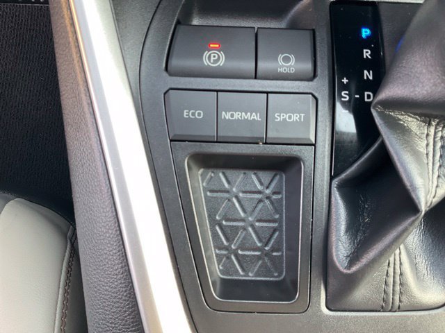 Used 2019 Toyota RAV4 XLE Premium FWD image 18