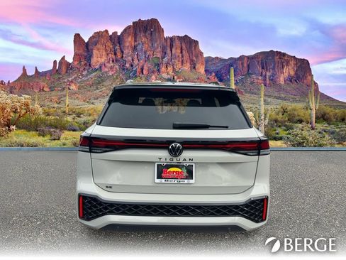 New 2026 Volkswagen Tiguan SE R-Line FWD image 7