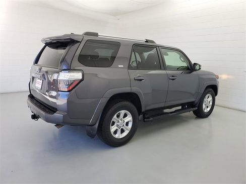 Used 2022 Toyota 4Runner SR5 Premium image 6